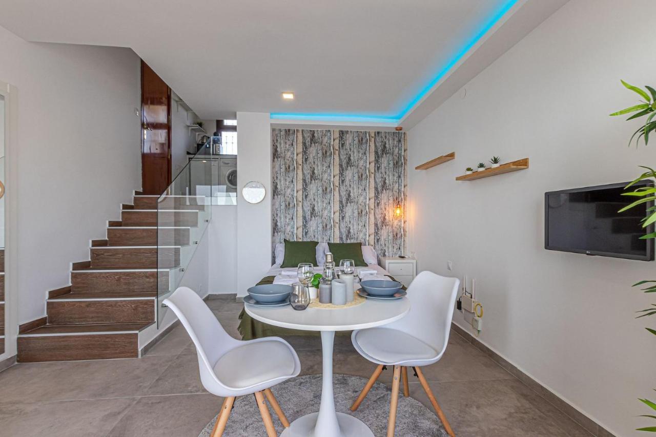 Beachfront With Spectacular Views And Swimming Pool Appartamento Benalmádena